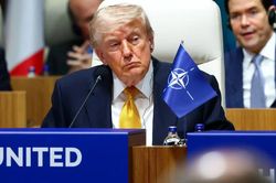 Tổng thống Trump ra lệnh ngừng mọi hoạt động thương mại với Tây Ban Nha