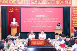 Họp b&aacute;o vụ điểm to&aacute;n bất thường ở Tuy&ecirc;n Quang