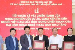 Tiếp nhận kỷ vật v&agrave; hồ sơ liệt sĩ do Đại học Texas Tech trao tặng