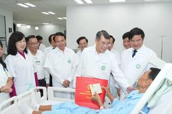 Thủ tướng thăm và làm việc tại Bệnh viện Bạch Mai cơ sở Ninh Bình