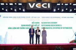 Phục Hưng Holdings đón nhận danh hiệu 'Doanh nghiệp tiêu biểu về năng lượng môi trường xanh Việt Nam 2026'