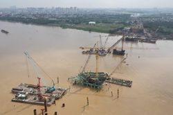 Tăng tốc thi công cầu Trần Hưng Đạo