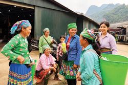 Chợ phiên - Không gian văn hóa giàu bản sắc