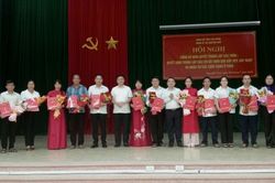 Đảng ủy xã Nguyễn Huệ công bố các nghị quyết, quyết định về tổ chức, bộ máy và nhân sự cấp xóm