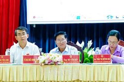Lắng nghe tâm tư, nguyện vọng của cử tri sau kỳ họp