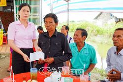 Lãnh đạo xã U Minh thăm hỏi, hỗ trợ gia đình ngư dân tử nạn