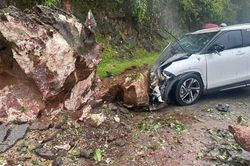 Tảng đá bất ngờ lao xuống quốc lộ 279D, một người bị thương
