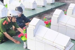 Lạc đường sau nhiều năm trở lại An Giang thăm mộ đồng đội, cựu chiến binh nhận c&aacute;i kết ấm l&ograve;ng