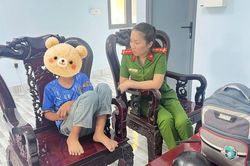 Để lại t&acirc;m thư 'con đi khởi nghiệp, đừng t&igrave;m con', b&eacute; trai phải dừng bước v&igrave; xe hết điện giữa đường