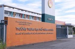Sai phạm thi tốt nghiệp THPT 2026 tại Tuy&ecirc;n Quang: Trưởng điểm thi đ&atilde; chỉ đạo gi&aacute;m thị tạo điều kiện, hướng dẫn th&iacute; sinh l&agrave;m b&agrave;i m&ocirc;n To&aacute;n