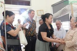 Gia tộc Nguyễn Huy Kềnh 1 sẻ chia yêu thương đến với bệnh nhân phong, da liễu Trung ương Quỳnh Lập