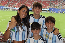 Vợ Messi 'cạn lời' vì chồng, tranh thủ khoe đồng hồ tiền tỷ