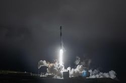SpaceX phóng vệ tinh thương mại chạy bằng năng lượng hạt nhân đầu tiên