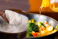 Dùng mỡ lợn thay dầu ăn có tốt?