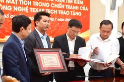 TP.HCM tiếp nhận hồ sơ ch&ocirc;n cất 21 liệt sĩ c&ugrave;ng nhiều kỷ vật chiến tranh từ Mỹ