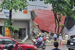 Phong tỏa hiện trường, dừng thi c&ocirc;ng 2 ng&ocirc;i nh&agrave; bị sập ở Bắc Ninh