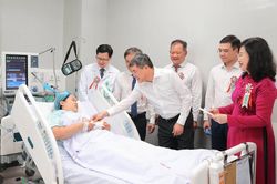 Thủ tướng L&ecirc; Minh Hưng giao 4 nhiệm vụ cho Bệnh viện Việt Đức cơ sở Ninh B&igrave;nh