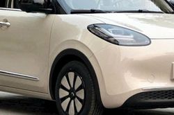 Ô tô điện giá 200 triệu đồng ở Việt Nam: Giá rẻ nhưng người mua vẫn cân nhắc?