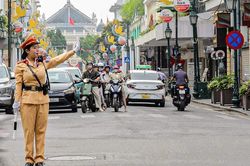 Hà Nội tạm cấm/hạn chế nhiều tuyến đường sáng 11/7