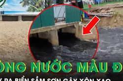 Dòng nước màu đen chảy ra biển Sầm Sơn gây xôn xao, chính quyền nói gì?
