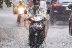 Mưa lớn kéo dài, miền Bắc xuất hiện hàng trăm điểm có nguy cơ sạt lở