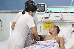 Th&ocirc;ng tin mới nhất vụ lật t&agrave;u tr&ecirc;n biển khiến 5 người gặp nạn