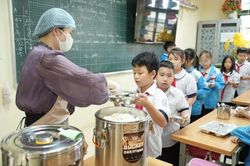 H&agrave; Nội dự kiến tăng mức hỗ trợ bữa ăn b&aacute;n tr&uacute; cho học sinh tiểu học