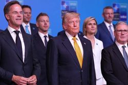 NATO tìm cách 'chiều lòng' ông Trump để tránh rạn nứt liên minh