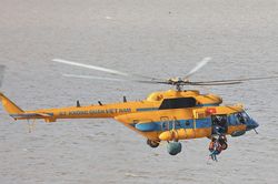 Cận cảnh Trung đo&agrave;n Kh&ocirc;ng qu&acirc;n 917 thực h&agrave;nh bay huấn luyện cứu nạn tr&ecirc;n biển