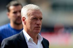 Deschamps sắp lật đổ tượng đài World Cup
