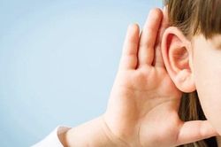 4 năm sống trong im lặng, bé gái lần đầu nghe thấy âm thanh