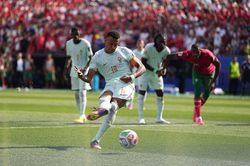 Nỗi &aacute;m ảnh của Mbappe, Messi ở World Cup