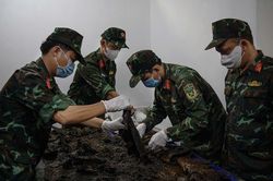 Ph&aacute;t hiện th&ecirc;m 13 bộ h&agrave;i cốt, 8 bộ di vật ở c&ocirc;ng vi&ecirc;n L&ecirc; Thị Ri&ecirc;ng