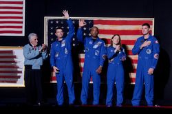 NASA cần người sống trên sao Hỏa và Mặt Trăng trong một năm