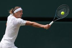 Zverev thắng dễ tài năng trẻ tại Wimbledon