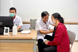 Bệnh viện Bạch Mai cơ sở Ninh Bình khám chữa bệnh, tri ân người có công với cách mạng