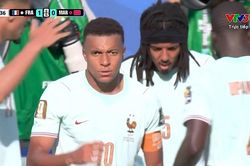 Tuyển Ph&aacute;p lập kỳ t&iacute;ch với 'hat-trick' v&agrave;o b&aacute;n kết World Cup
