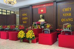 H&agrave;nh tr&igrave;nh của k&yacute; ức v&agrave; l&ograve;ng biết ơn