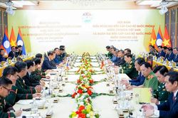 Hội đàm giữa Bộ trưởng Bộ Quốc phòng Việt Nam và Bộ trưởng Bộ Quốc phòng Lào