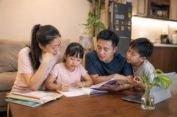 Muốn khuyến sinh, đô thị lớn cần giải quyết những chi phí nào?