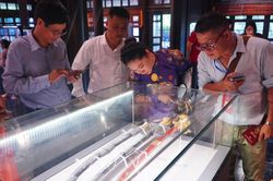 Giới thiệu đến c&ocirc;ng ch&uacute;ng những cổ vật qu&yacute; của Cung đ&igrave;nh Huế