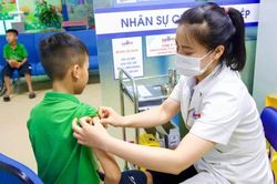 Nhiều trẻ vẫn mắc viêm não Nhật Bản vì bỏ quên mũi tiêm nhắc