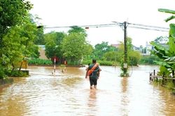 Lũ cuốn trôi một cháu bé ở Thái Nguyên