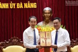 Bí thư Thành ủy Đà Nẵng tiếp đồng chí Hà Vĩ, Đại sứ Đặc mệnh toàn quyền Trung Quốc tại Việt Nam