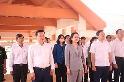 [Video] Phó Chủ tịch nước Võ Thị Ánh Xuân dâng hương tưởng niệm các Anh hùng liệt sĩ tại Tây Ninh