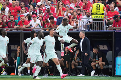 TRỰC TIẾP Pháp và Morocco: Dembele nhân đôi cách biệt cho Pháp