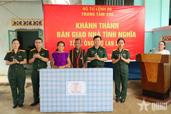 Trung t&acirc;m 386 (Bộ tư lệnh 86) kh&aacute;nh th&agrave;nh, b&agrave;n giao nh&agrave; t&igrave;nh nghĩa tại Quảng Ng&atilde;i