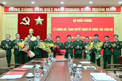 Thượng tướng Đỗ Xuân Tụng chủ trì lễ công bố, trao quyết định về công tác cán bộ