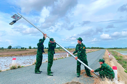 An Giang: 50 trụ cờ, 100 lá cờ Tổ quốc trong 'Mùa hè xanh'