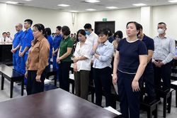 Biến nghiệp vụ quản lý hành nghề y, dược tư nhân thành chuỗi 'dịch vụ' môi giới, nhận hối lộ